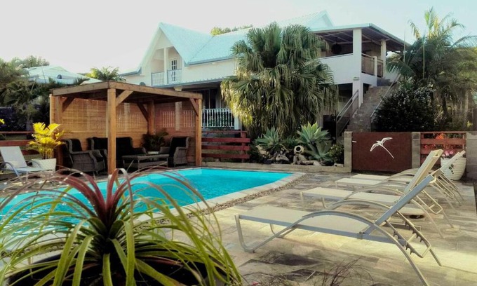 La Grande Montee Apartment | 3-Bedroom Apartment with Pool and WiFi in Sainte Marie