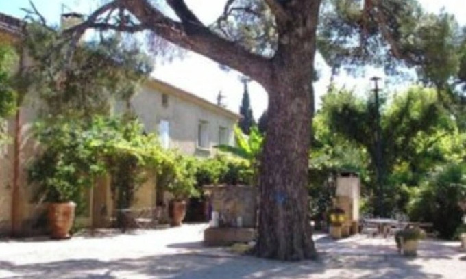 Jonquieres Apartment | Characterful Apartment in a Tranquil Provençal Mas