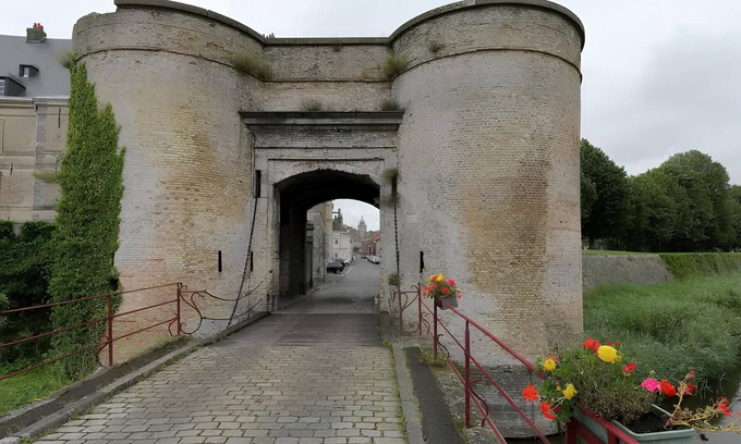 Bergues Apartment | Exceptional Apartment in Historic Walled City with Spa