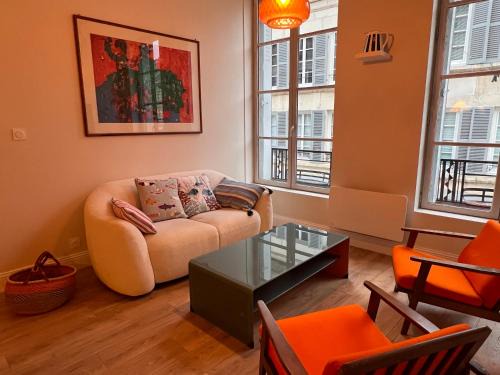 Avallon Apartment | Appartement de charme en plein cœur du centre historique - Parking Public Gratuit -