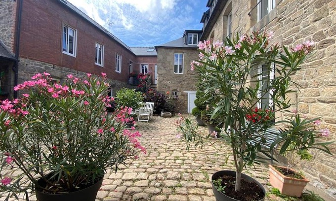 Guingamp Apartment | Cozy Apartment in the Heart of the City - 9.2/10 Rating