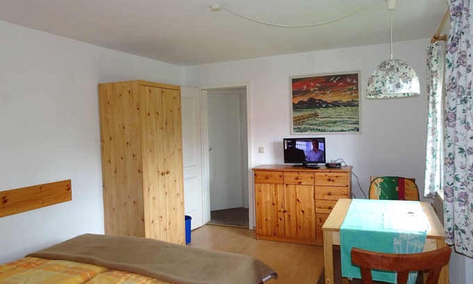 Gollenshausen a.Chiemsee Apartment | Oceanfront Apartment with Balcony & Top Guest Rating