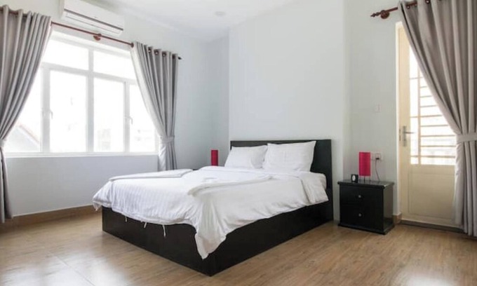 Mean Chey Apartment | Stylish Apartment with Pool and Breakfast in Residence