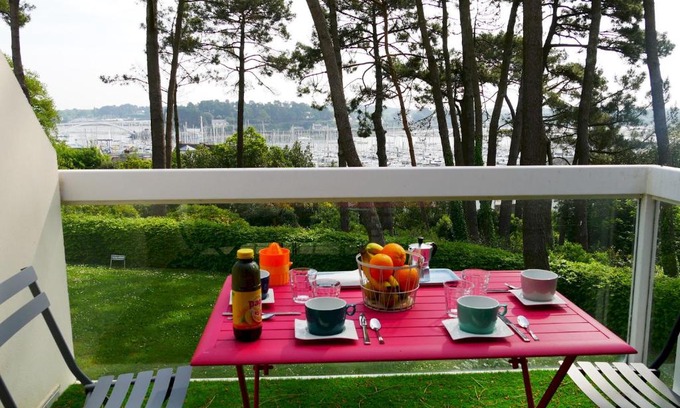 La Trinite-sur-Mer Apartment | Scenic Duplex Apartment for 5 with Port Views in Trinité