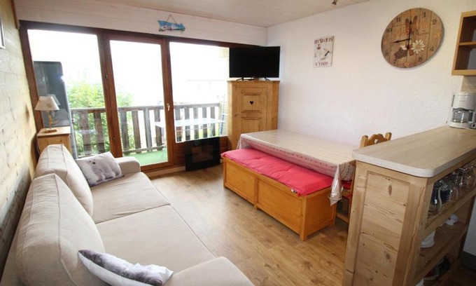Auris Apartment | Inviting Duplex with Glacier Views, Steps from the Slopes