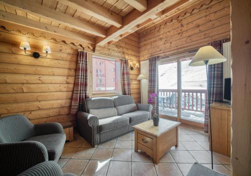 Val Claret Apartment | Elegant Appartement Ecrin 324: Pet & Child Friendly Stay
