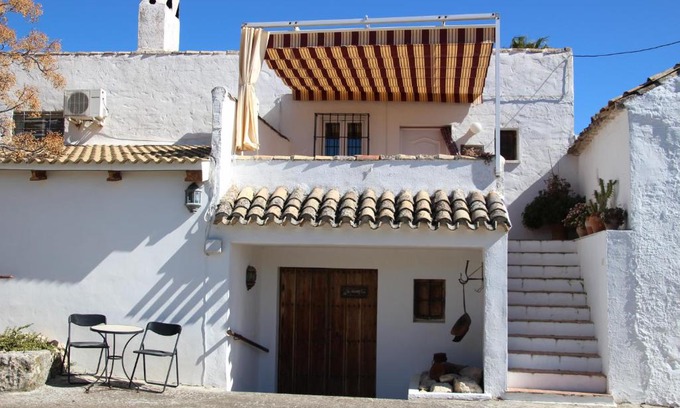 Fuente-Tojar Apartment | Charming Appartement El Patio with Oceanfront Pool Access