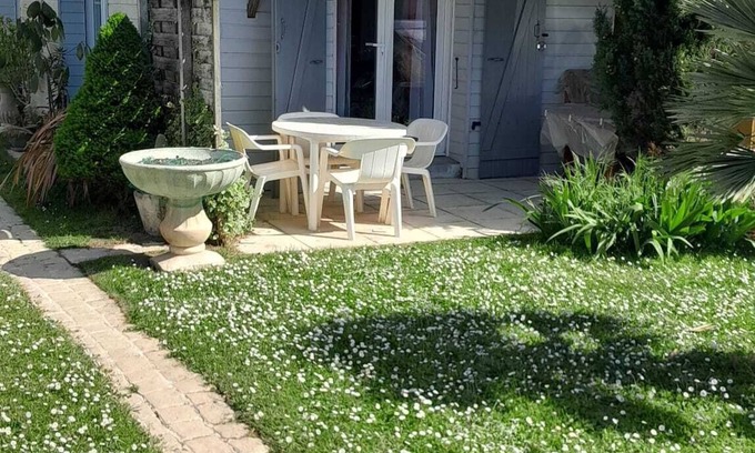 La Tremblade Apartment | Downtown Apartment 3 km from Beach - Pet Friendly Stays