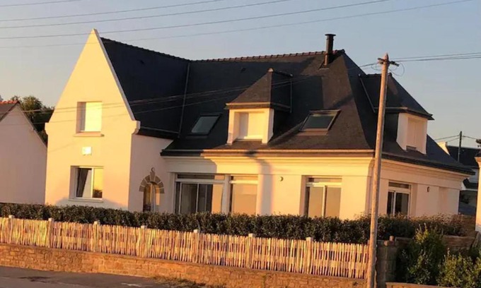 Carnac House | Oceanfront Apartment with Pool and Breathtaking Views