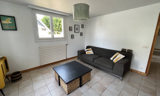 Larmor-Plage House | Inviting Apartment with Private Garden, Steps from the Beach