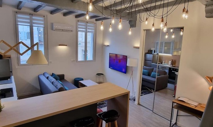 La Roche-Chalais Apartment | Modern Retreat in City Center with Free Parking & Child-Friendly