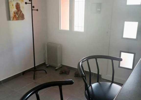 Cerbere Apartment | Renovated Oceanfront Apartment with Pet-Friendly Amenities