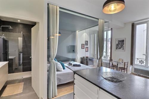 Griffon - Royale Apartment | Modern Loft in City Center - Pet & Child Friendly Stay
