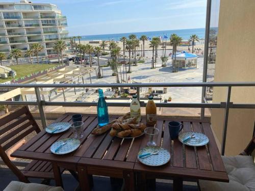 La Cote Radieuse Apartment | Oceanfront Apartment with Breathtaking Views in Canet