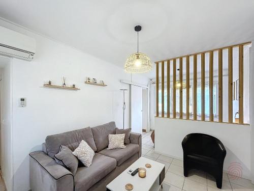 Lamalou-les-Bains Apartment | Stylish Apartment with Terrace Near Thermes - Lamalou-les-Bains