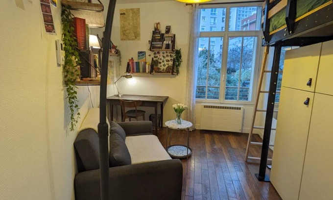 Quartier de la Maison-Blanche Apartment | Modern F1 Apartment, Fully Renovated Near City Center