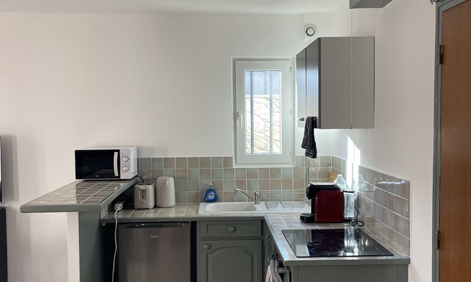 Houilles Apartment | Cozy Appartement F2 Near Paris: Child Friendly & Quiet