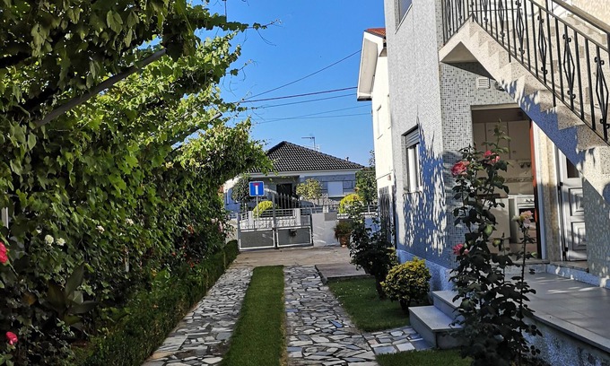 Medelo Apartment | Charming F3 Apartment with Garden, Ideal for Families