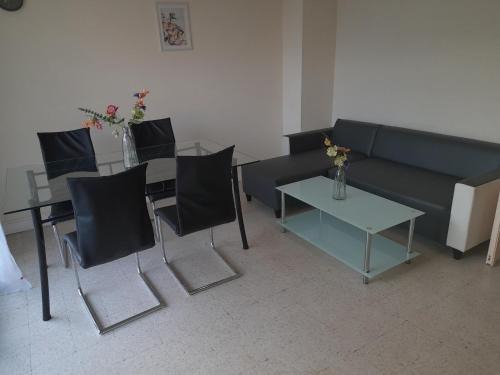 Bas-Vernet Apartment | Family-Friendly Appartement F3 with Balcony Retreat