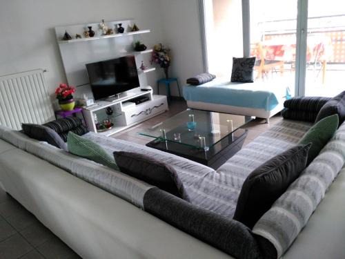Saint-Priest Apartment | Family-Friendly Appartement F3 with Private Parking