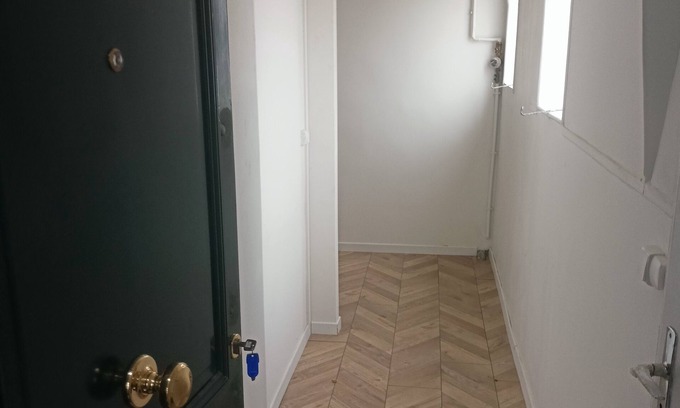 Chatou Apartment | Convenient Appartement F3 Chatou Near La Defense