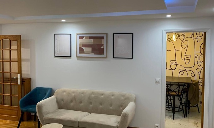 Bobigny Apartment | Tranquil Apartment Near Tram T1 Metro with Hot Tub