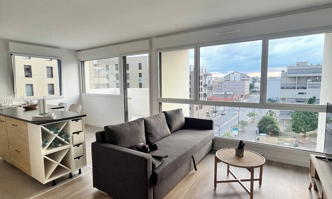 Ivry-port Apartment | Family-Friendly Appartement in Portes de Paris with Parking