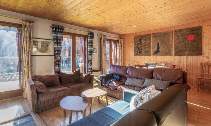 Le Cret Apartment | Family-Friendly Apartment in Val-d'Isère with WIFI & Terrace