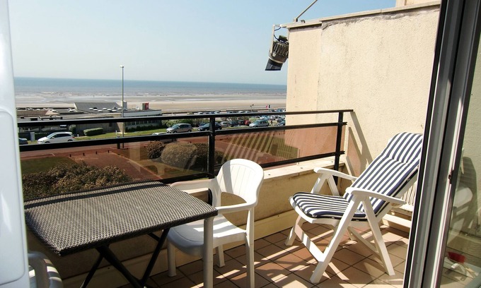 Le Touquet-Paris-Plage Apartment | Family-Friendly 3 Bedroom Apartment with Ocean View & Pool