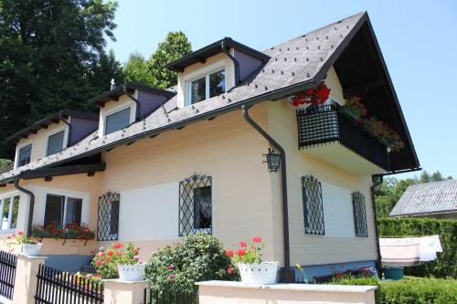 Gmunden Apartment | Family-Friendly Appartement Ferienwohnung Bilek Awaits You