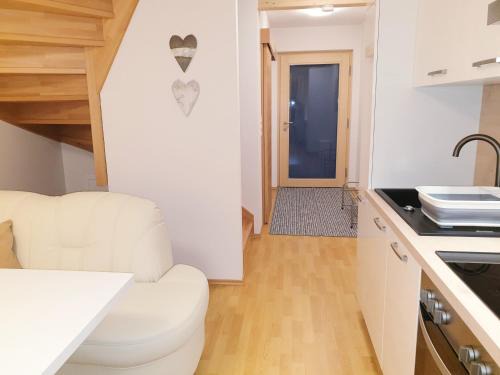 Piesendorf Apartment | Fiffinjo Apartment: Oceanfront Oasis with Top-Rated Comfort