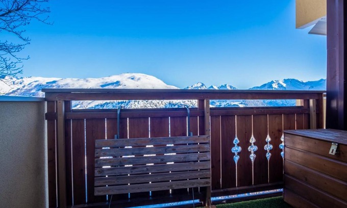 Eclose-Est Apartment | Scenic 1br Retreat with Mountain Views - Huez by Welkeys