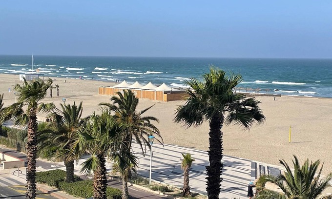 Saint-Nazaire Apartment | Ocean View Apartment Perfect for Families and Friends Getaway