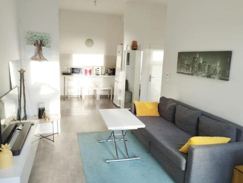 Carrieres-sous-Poissy Apartment | Ideal Apartment for Business Travel with Kitchen Amenities