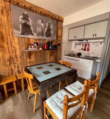 Champagny-en-Vanoise Apartment | Family-Friendly Apartment Near Cable Car and City Center