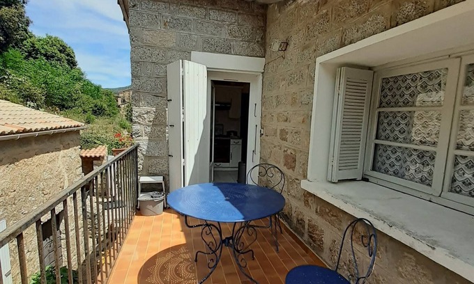 Cognocoli-Monticchi Apartment | Cozy 3-Room Apartment in a Charming Village Home