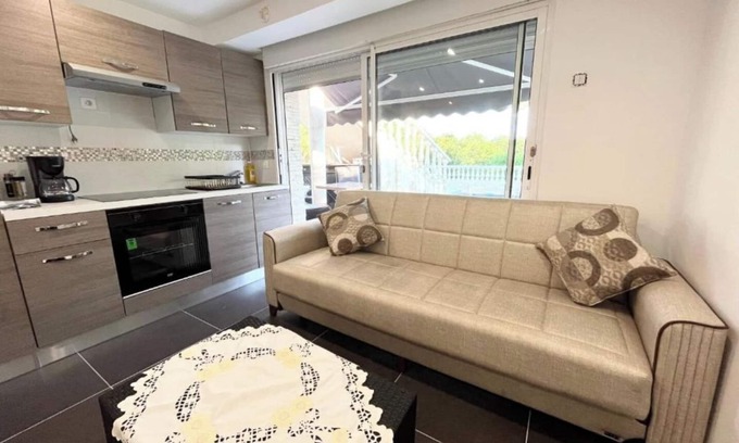 Dammartin-en-Goele Apartment | Elegant Apartment Near CDG - Perfect for Families