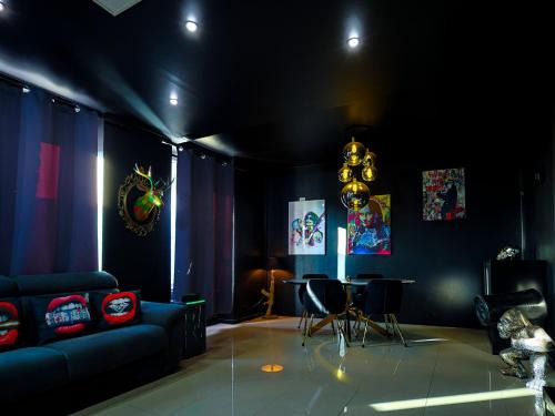 La Chapelle-en-Serval Apartment | Appartement POP ART - Asterix,CDG,Chantilly,Disney