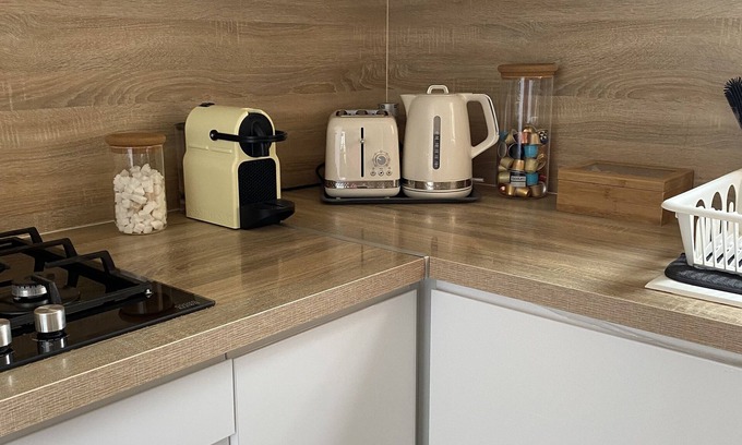 La Garenne-Colombes Apartment | Quiet Apartment Near La Défense with Family-Friendly Kitchen