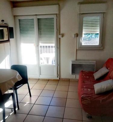 Lamalou-les-Bains Apartment | Cozy Appartement: Pet Friendly with Pool & Hot Tub Amenities