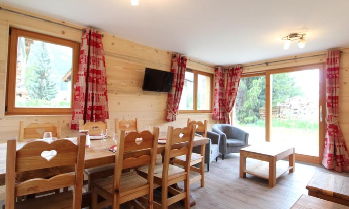 Lanslevillard Apartment | Spacious Apartment for 8 Near Val Cenis Ski Slopes