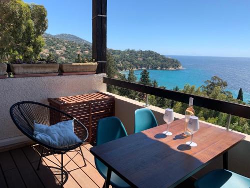 Rayol-Canadel-sur-Mer Apartment | Cozy Oceanfront Appartement at Résidence Le Paradou