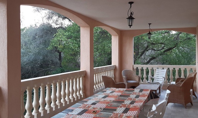 Les Maillans House | Prime Oceanfront Apartment with Terrace & Spa Amenities