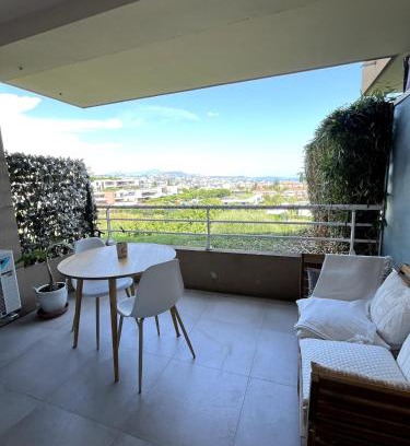 Saint-Laurent-du-Var Apartment | Appartement calme vue mer