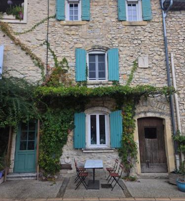 Vitrolles-en-Luberon Apartment | Appartement Gîte d'Etape Vitrolles en Luberon