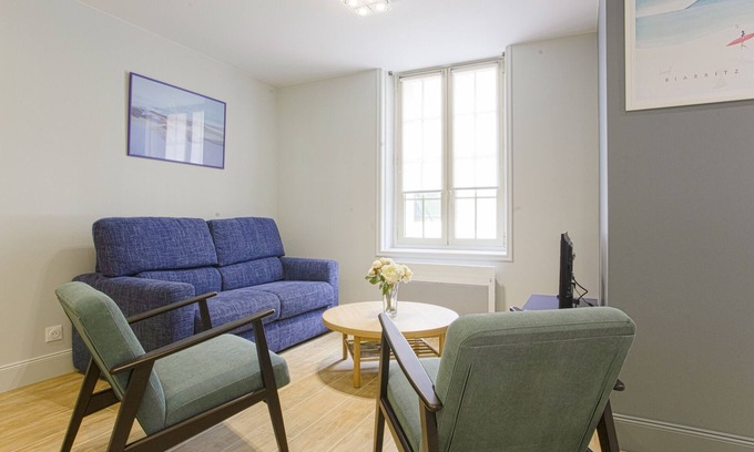 Biarritz City Centre Apartment | Exquisite Appartement Frias - Welkeys with Spa & Breakfast