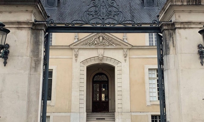 Saint Nicolas - Charles III - Ville vieille - Trois Maisons - Leopold Apartment | Appartement Hôtel des Loups Monument Historique