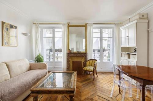 Ternes Apartment | Appartement Haussmannien Étoile
