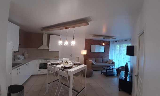 Orsay Apartment | High-End Apartment with Breakfast & Kids-Friendly Amenities