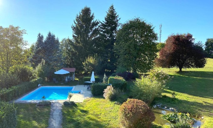 Soechau Apartment | Relaxing HIMMEL & Höllerl: 4-Star Comfort with Pool Access